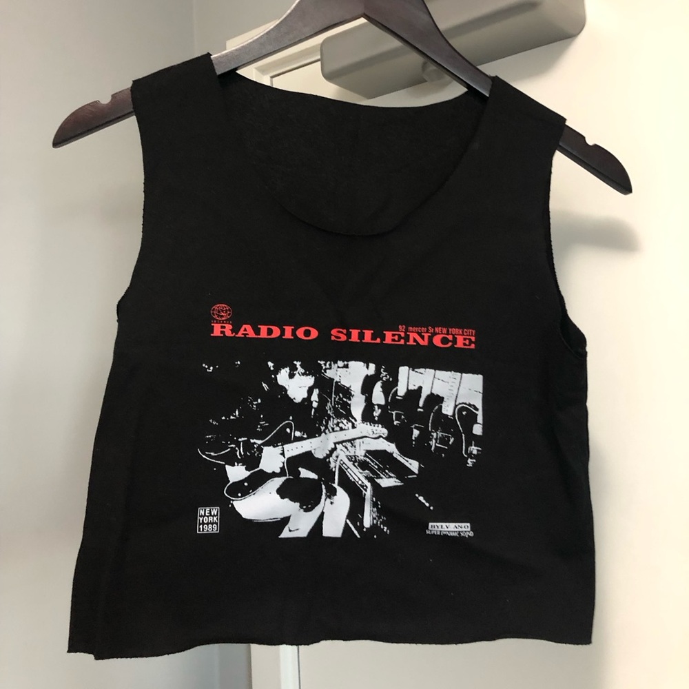 Cropped black top